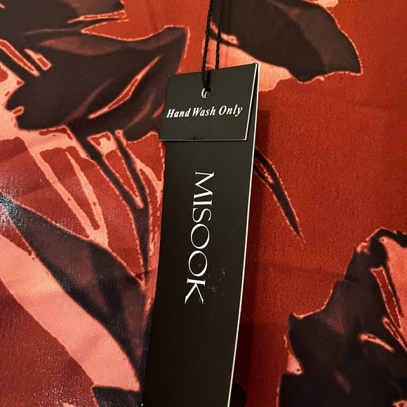 Misook Red Robe with Elegant Floral Pattern - Picture 2 of 6